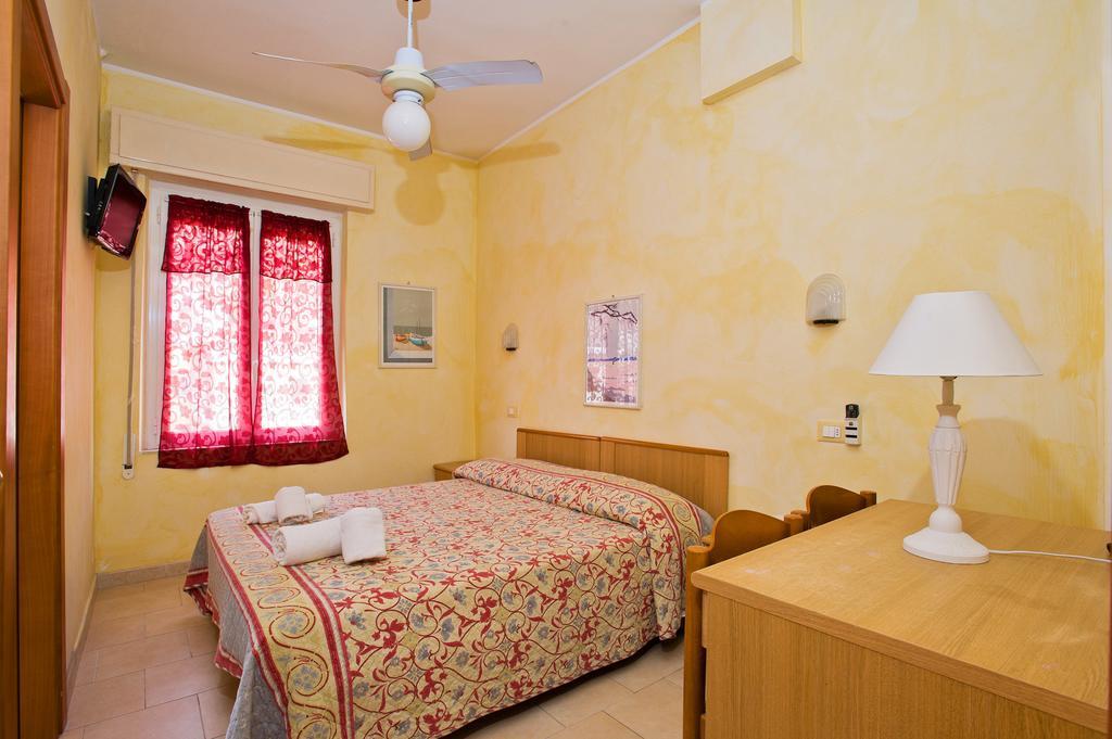 Hotel Lido Pietra Ligure Rum bild