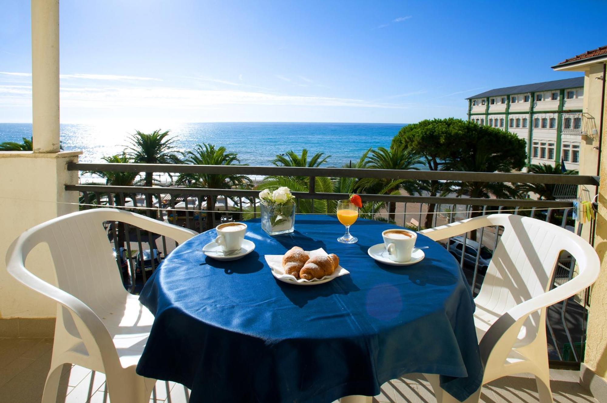 Hotel Lido Pietra Ligure Exteriör bild