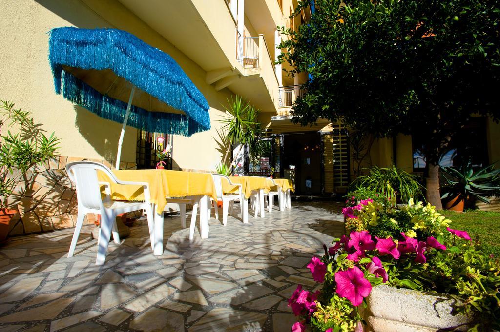 Hotel Lido Pietra Ligure Exteriör bild