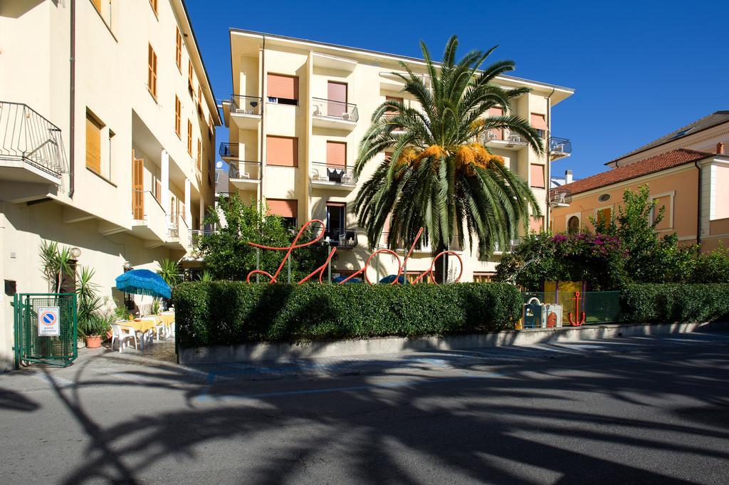 Hotel Lido Pietra Ligure Exteriör bild