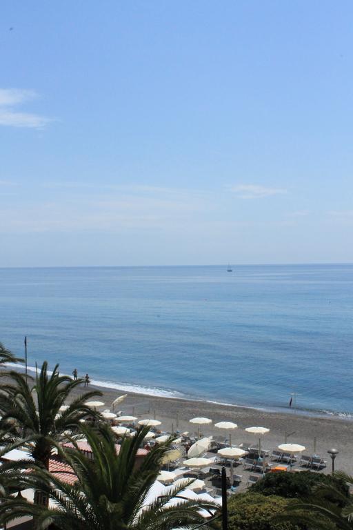Hotel Lido Pietra Ligure Exteriör bild