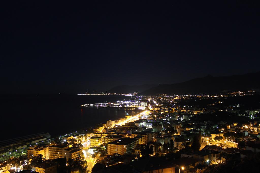 Hotel Lido Pietra Ligure Exteriör bild