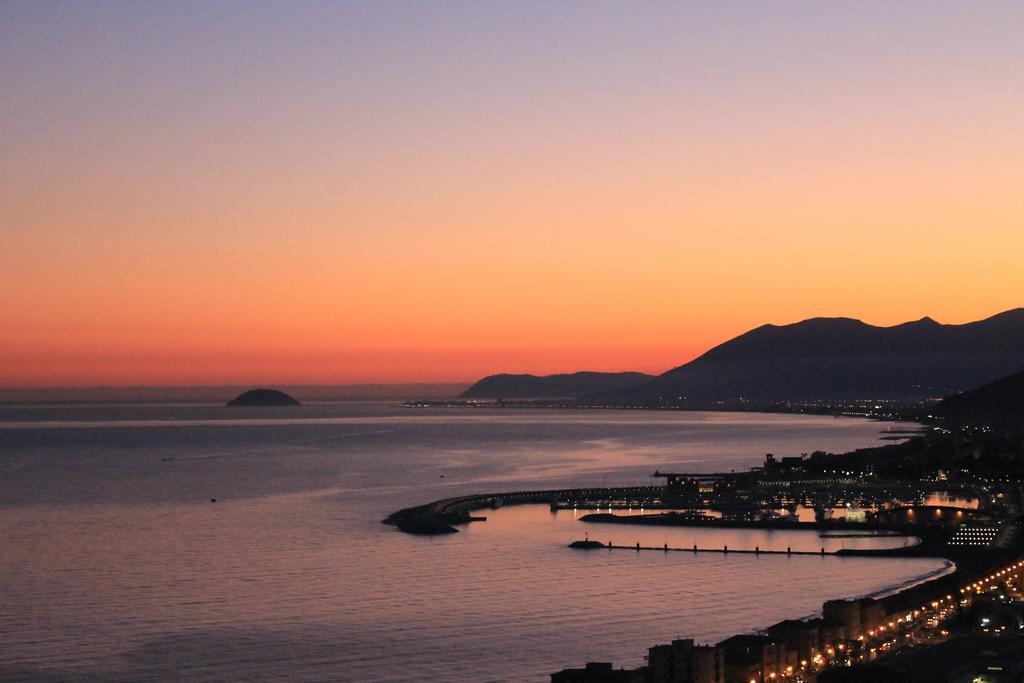Hotel Lido Pietra Ligure Exteriör bild