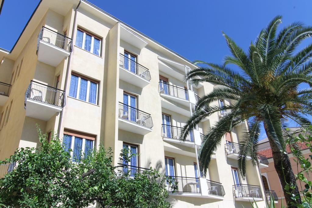 Hotel Lido Pietra Ligure Exteriör bild