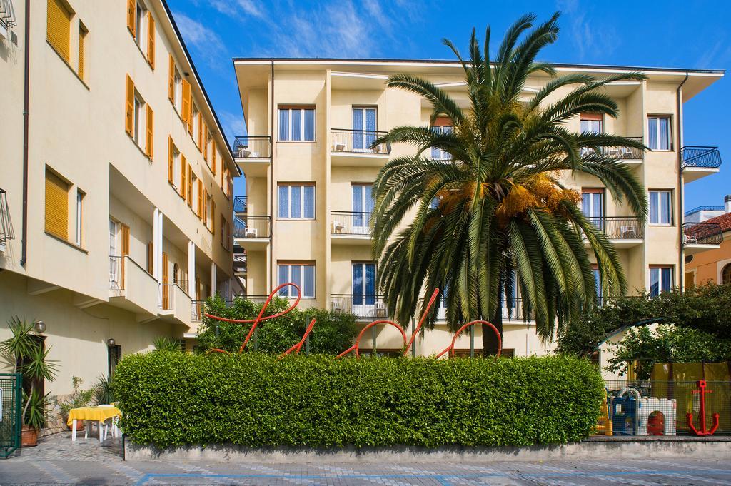 Hotel Lido Pietra Ligure Exteriör bild