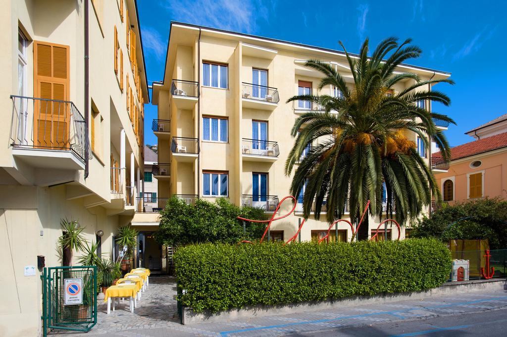 Hotel Lido Pietra Ligure Exteriör bild