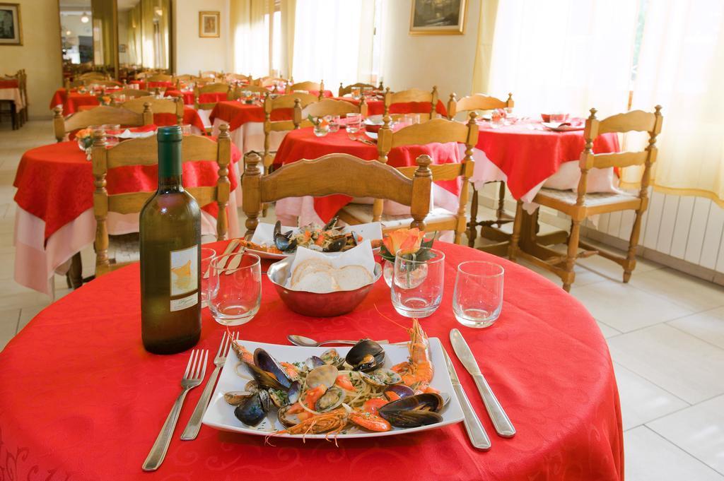Hotel Lido Pietra Ligure Exteriör bild